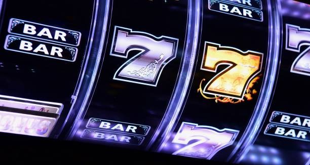 Crash game interface on ampera4d mobile showing multiplier, stake, and cash-out button